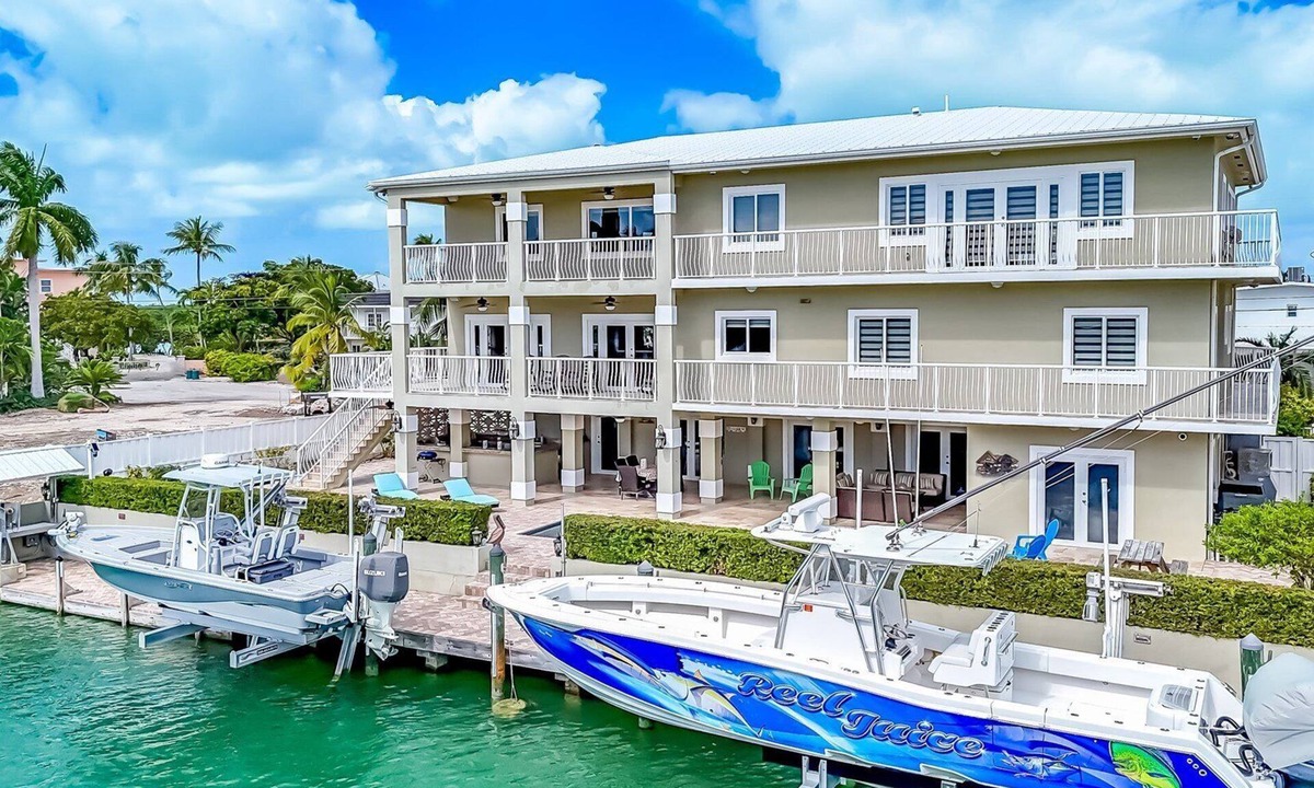 Venetian Shores House | Casa Del Mar: A spacious 5-bedroom canal retreat in beautiful Islamorada.