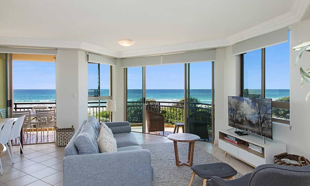 Bilinga Apartment | Casa Del Rey 4 - Absolute Beachfront Bilinga - Min 3. Night Stay!