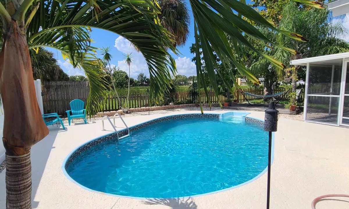 Timberlane Woodlake House | Casa Del Sol in Tampa. Pool and water view! 15min from Tampa Int. Airport.