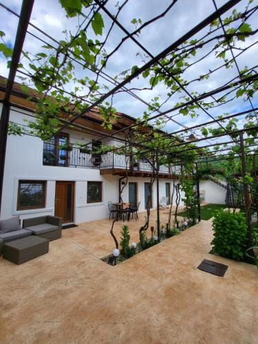 Eselnita House | CASA DIN SAT