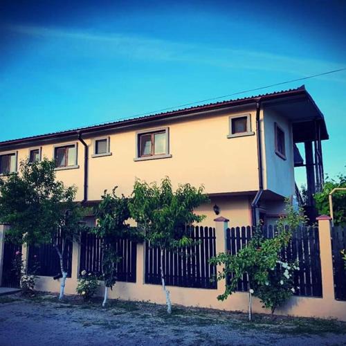 2 Mai House | Casa Duminica