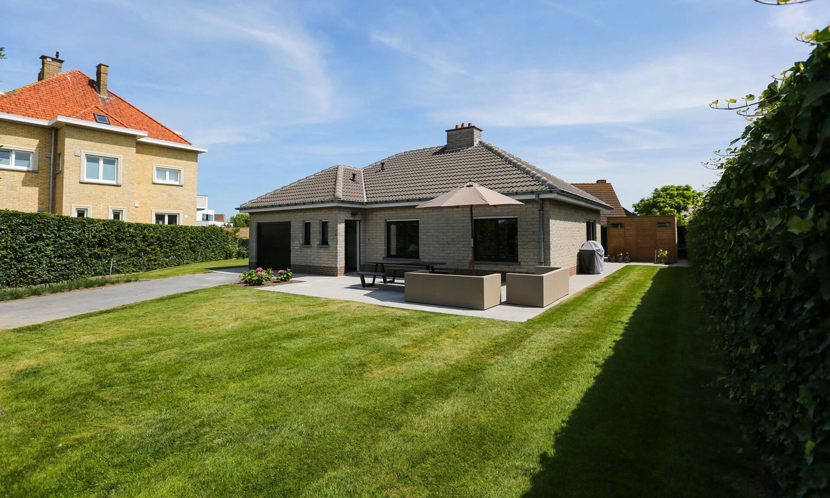 Westende House | Casa Dunas - Charming Holiday Home with garden, for 6 People