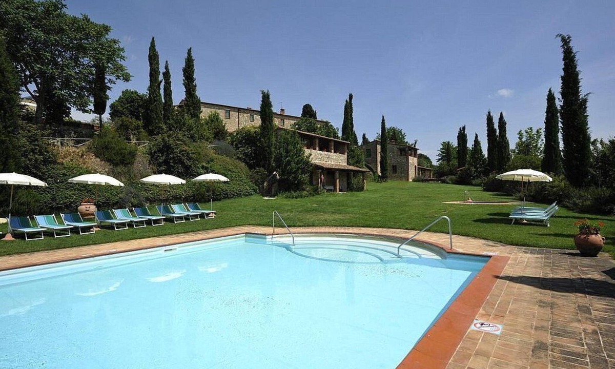 Santarello House | Casa Emide B: A graceful apartment in a history-rich eighteenth-century estate, with Free WI-FI.