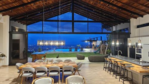 Cali Villa | Casa en el Cielo