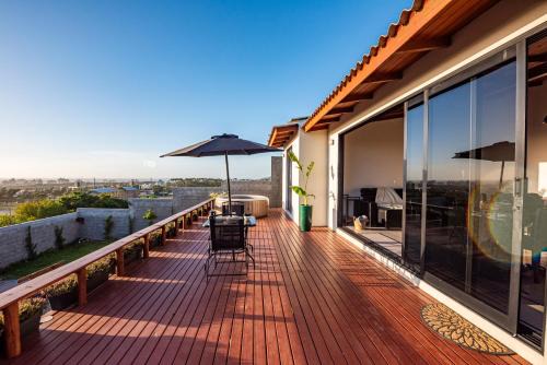 Ribanceira House | Casa exclusiva com a Melhor Vista da Praia do Porto, Jacuzzi privativa e Pet Friendly - perfeita para casais