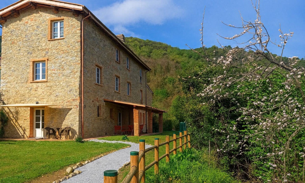 Vicopelago Apartment | Casa Formentale: a cozy apartment in Tuscany farmhouse surrounded by olive trees