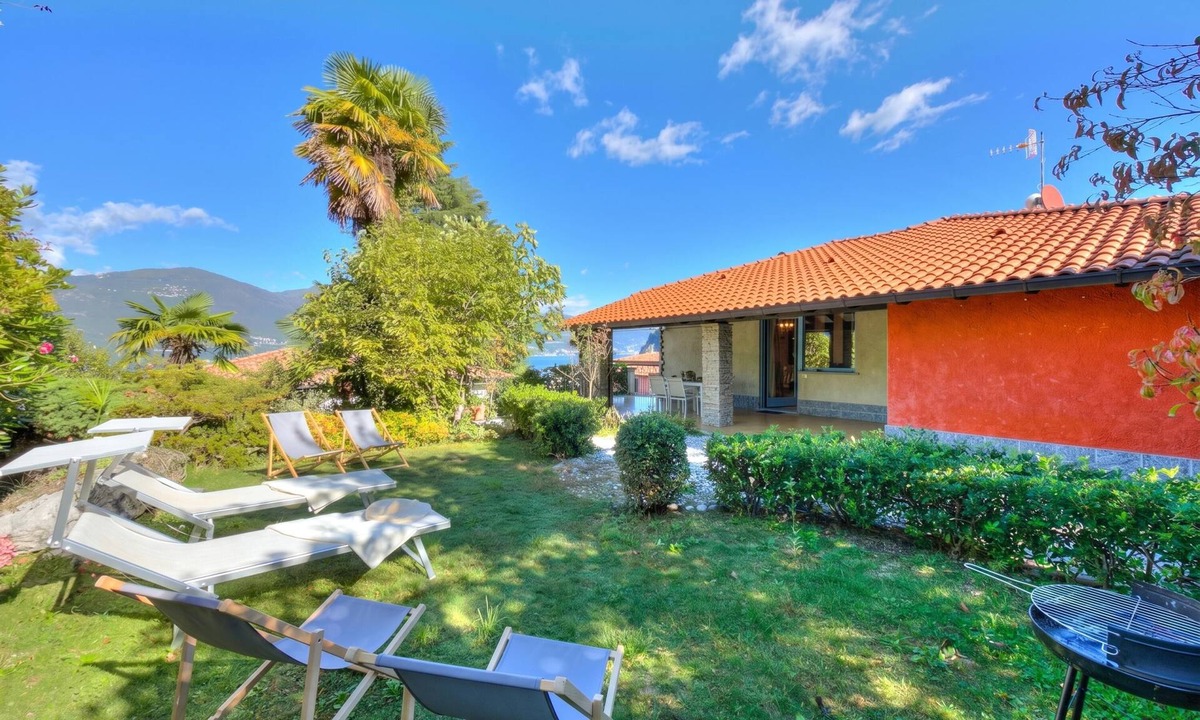 Castello Villa | Casa Francesca Garden And View, Castelveccana, Italy