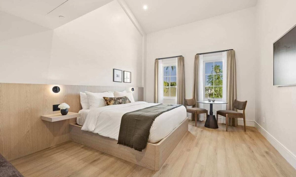 Oak Park Apartment | Casa Iglesia Studio 309