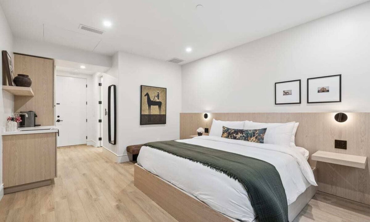 Oak Park Apartment | Casa Iglesia Studio 107