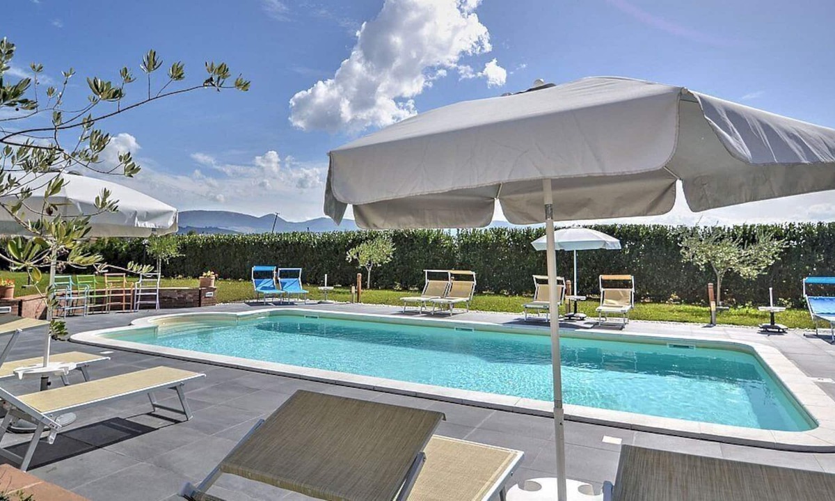 Spello House | Casa Ilena D: A graceful apartment situated in a quiet location, a few minutes from the town center, with Free WI-FI.