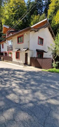Busteni Apartment | Casa Kati