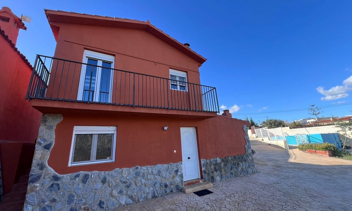 Alicante Ski Chalet | Casa Latina