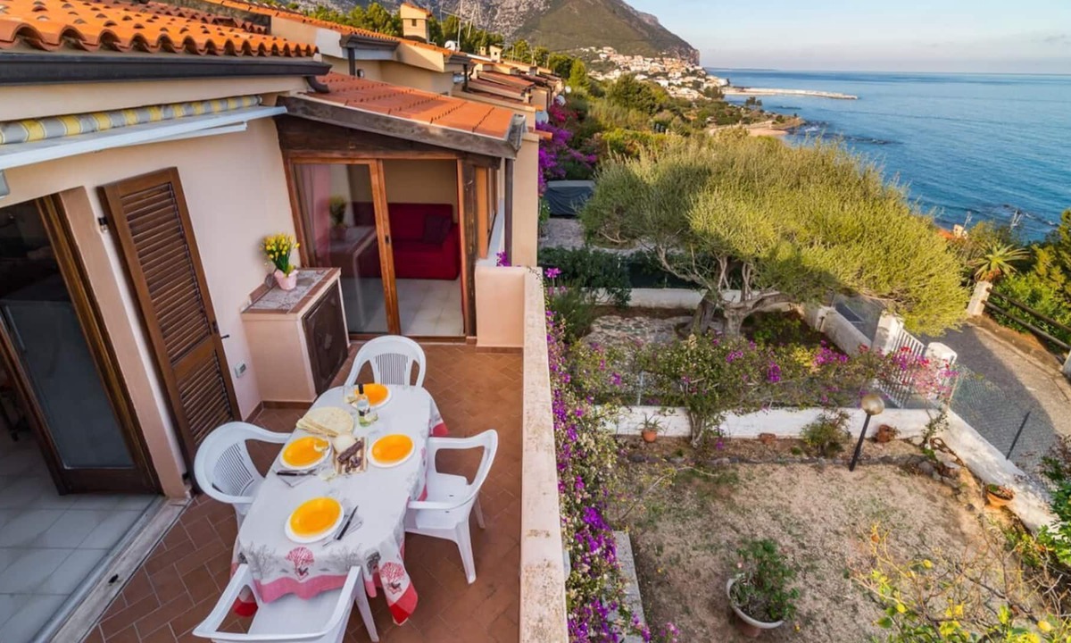 Cala Gonone Villa | Casa Limoni - Four Bedroom Villa, Sleeps 10