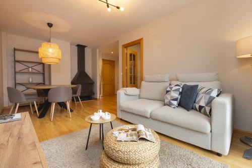 El Pueyo de Jaca Apartment | Casa Lluna by BeValle