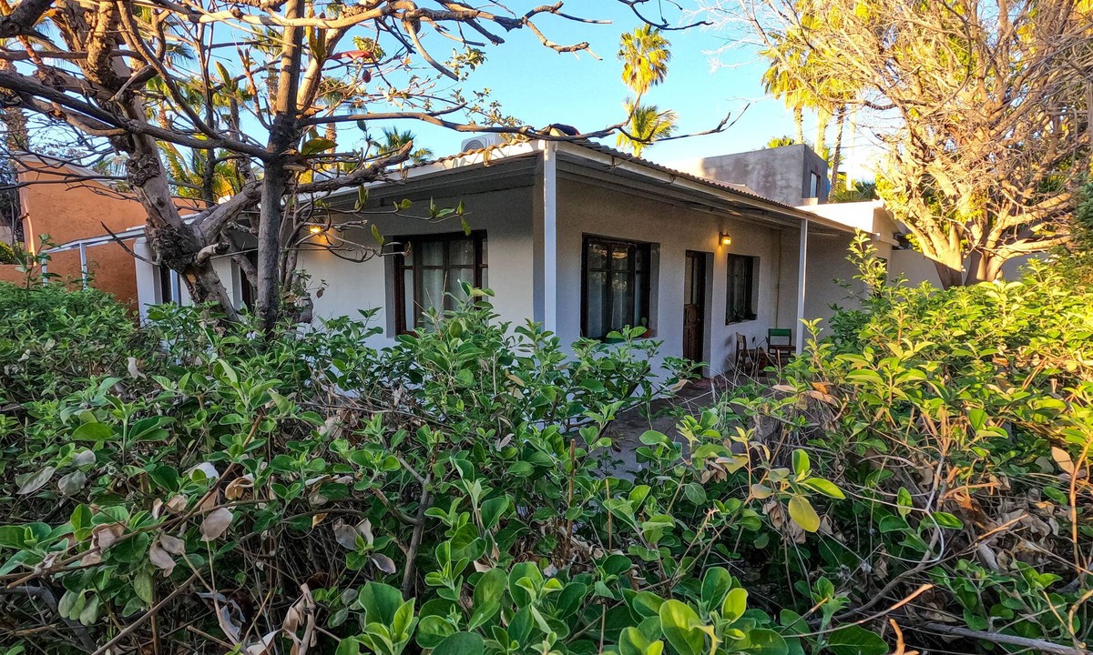 Loreto House | Casa Loreta (Sleeps 12, close sea)