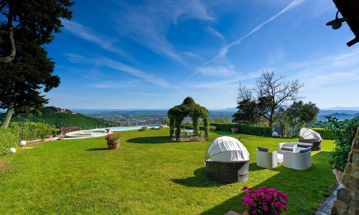Margine Coperta-Traversagna Villa | Casa Loretta Luxury Villa With Swimming Pool and Whirlpool
