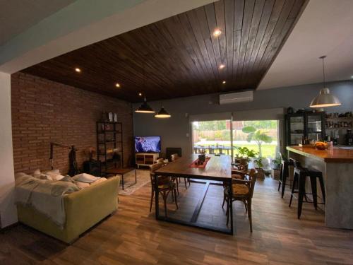 Roldan House | Casa Los Nogales