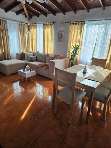 La America House | Casa luz