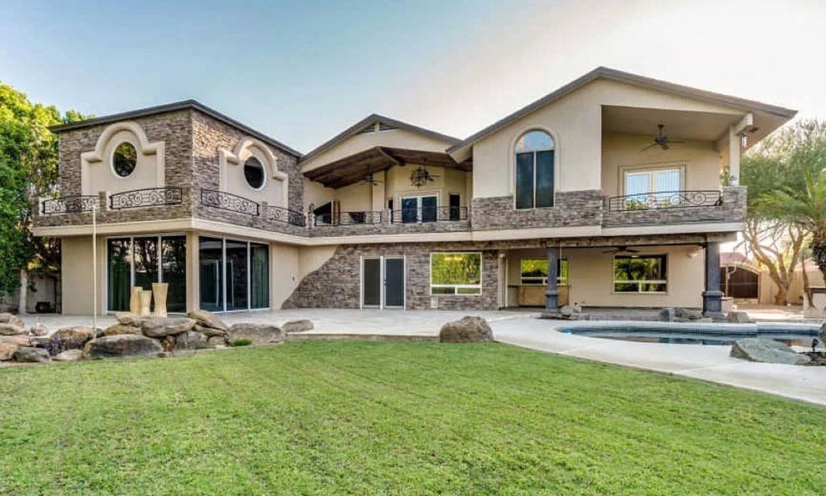 Dobson Ranch House | Casa Mesa Large home on the lake!