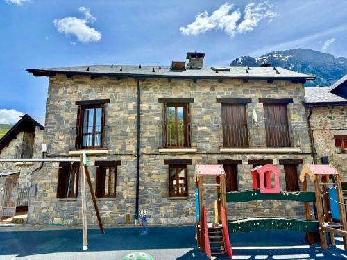 Hoz de Jaca House | Casa Miradell