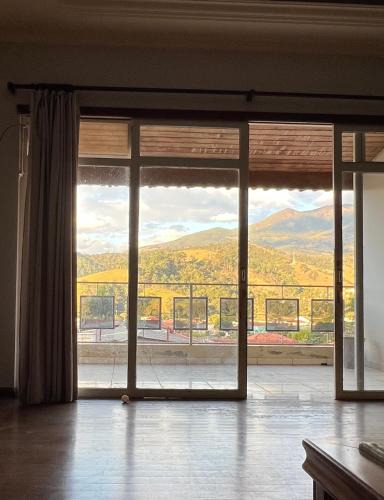 Passa Quatro Apartment | Casa no centro com vista para as montanhas