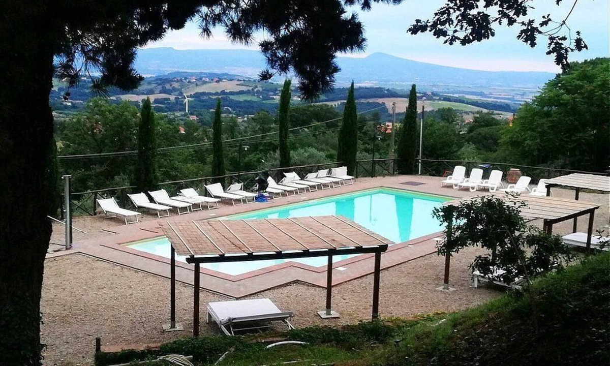 Montefiascone House | Casa Nocetta E: A characteristic and welcoming apartment that is part of an ancient country house surrounded by the greenery, with Free WI-FI.