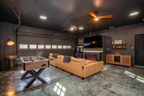 Accident House | Casa Olive