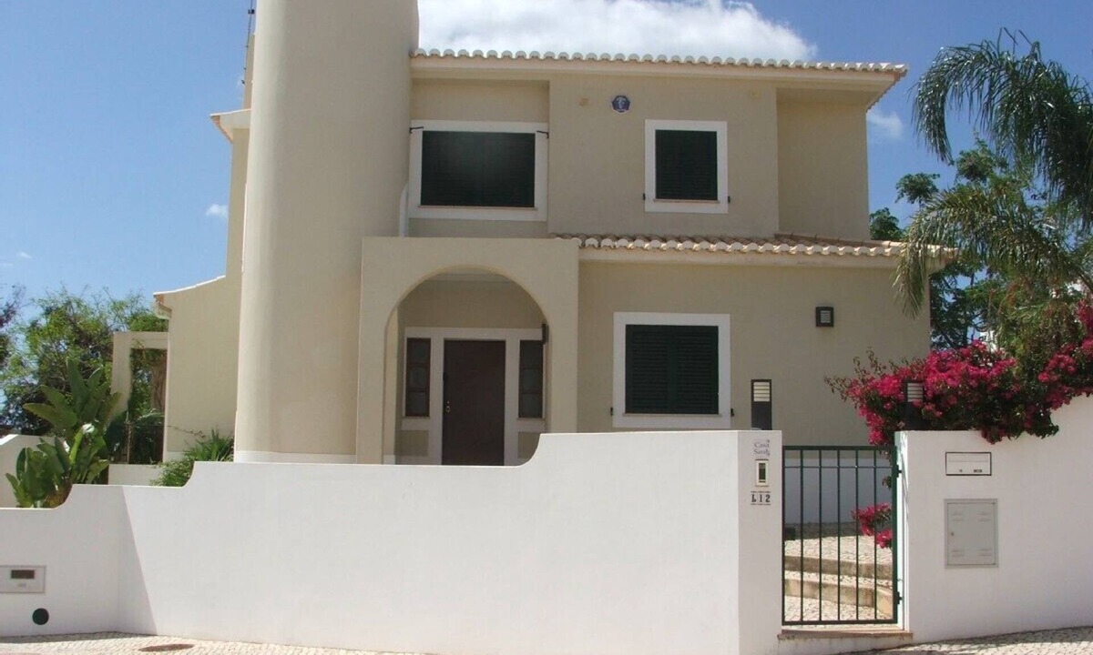 Albardeira Villa | Casa Olivia Rose with private pool in secluded gardens close to beach and marina