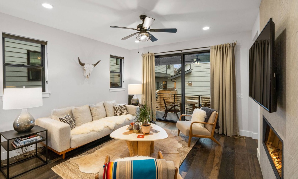 Bozeman House | Casa Opa - Immaculate luxury townhome just a few blocks from Downtown Bozeman