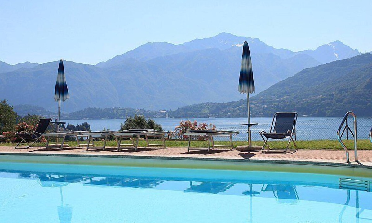 Azzano House | Casa Panorama Quattro: A bright and cheerful apartment situated at a short distance from the shores of Lake Como, with Free WI-FI.