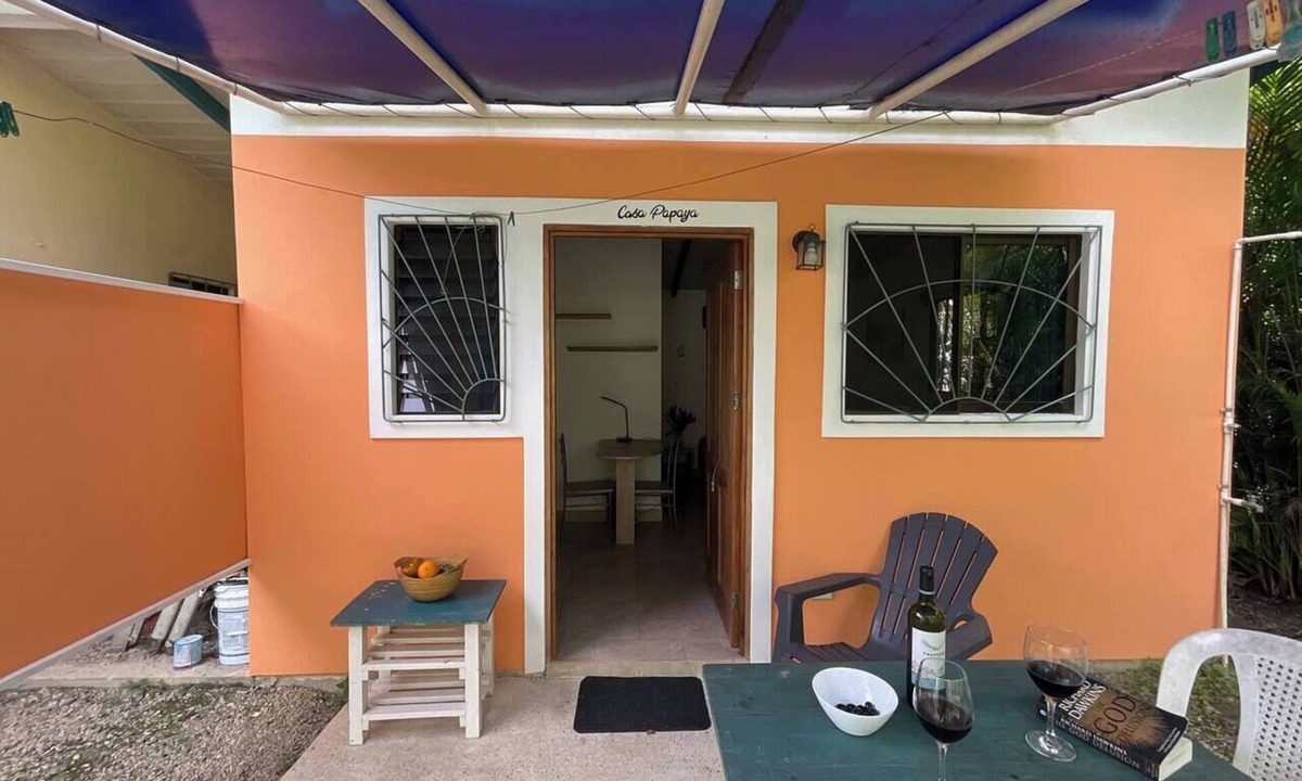 Samara Cottage | Casa Papaya – Peaceful Adults-Only Garden Studio & shared Pool - near the Beach.