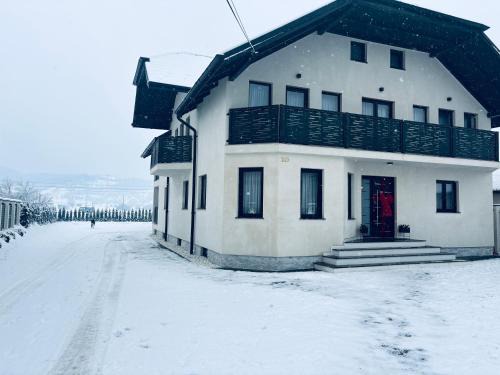 Petrova House | Casa Pop