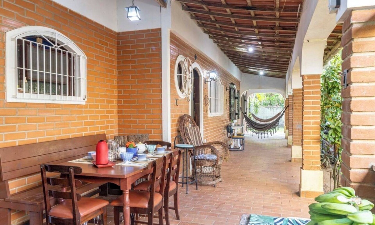Guarau Ski Chalet | Casa rústica com Wi-Fi, garagem e aceita pet