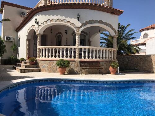 Miami Platja House | Casa Ricarda