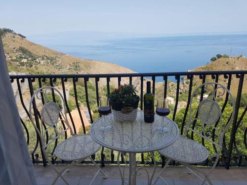Castelmola Apartment | Casa "Rocca di Mola"