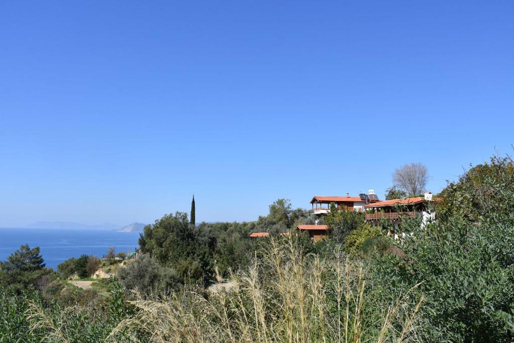 Uzunyurt House | Casa Roja