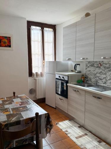Lodi Apartment | casa rosa
