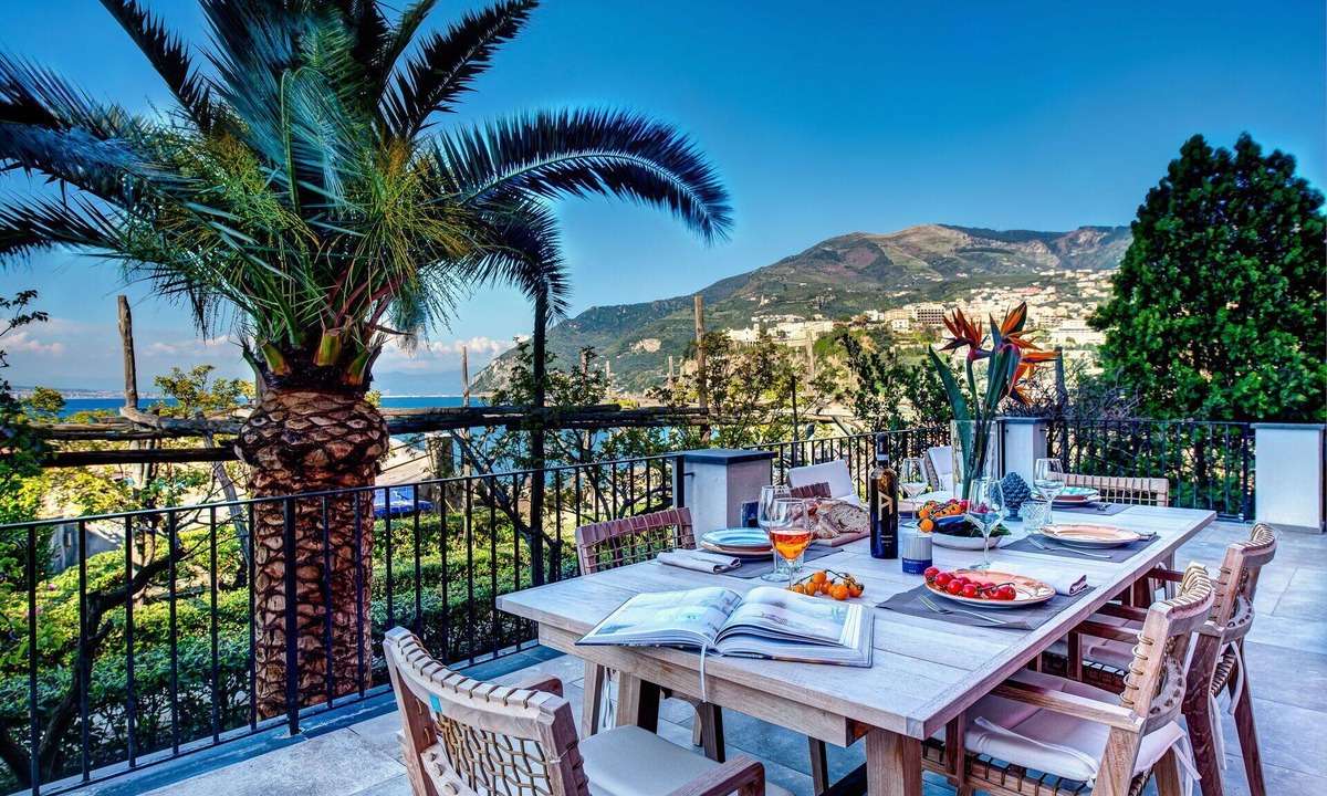 Vico Equense Apartment | CASA ROSADA - Spectacular Waterfront Villa with Pool and View of Mount Vesuvius