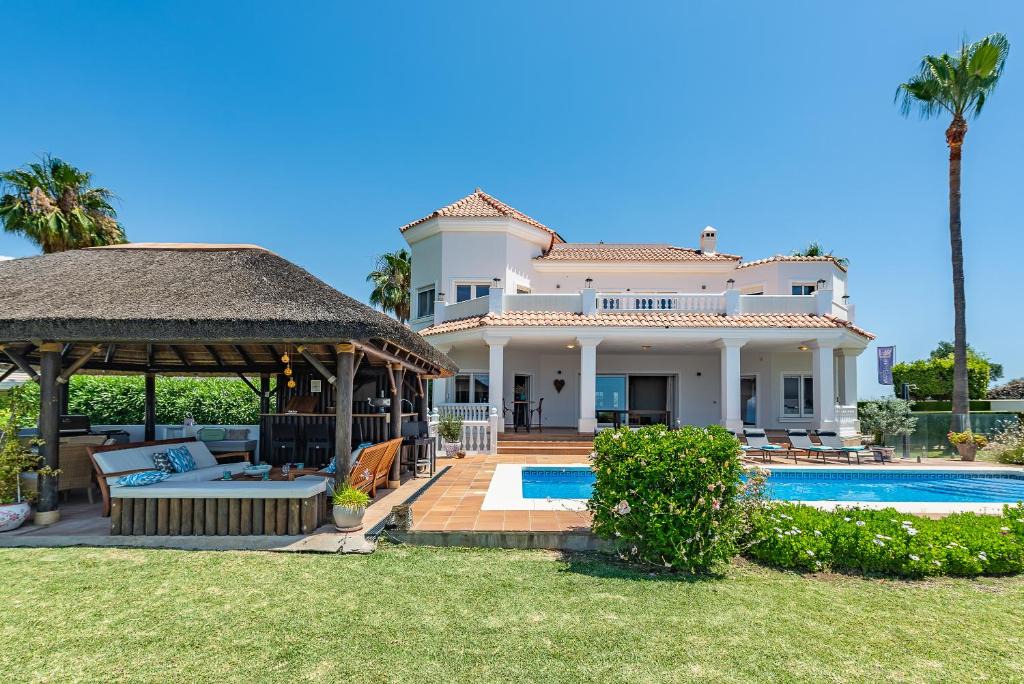 New Golden Mile Villa | Casa Rosas