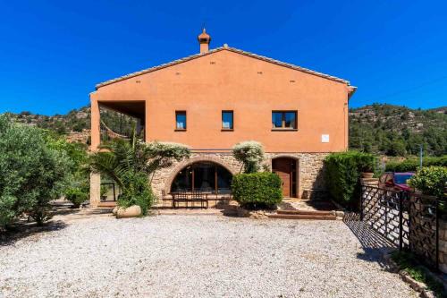 Prat de Comte House | Casa rural en Terra Alta con vistas al Tossal d'Engrilló, cerca de la Vía Verde, espacios exteriores, doble barbacoa, ideal para familias, grupos y mascotas