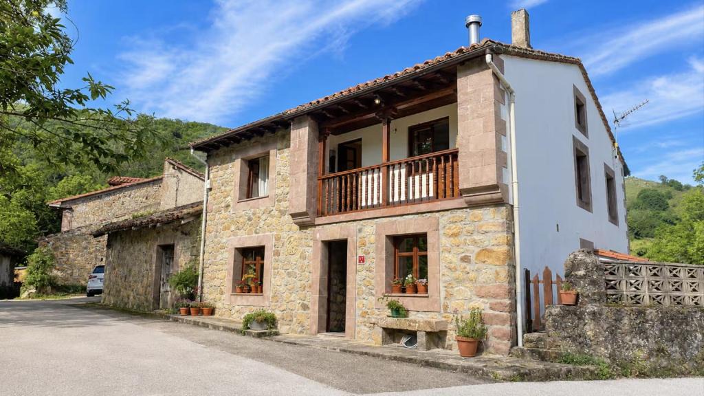 Celucos Ski Chalet | Casa Rural junto a El Soplao, Río Nansa y Playas de Oyambre y San Vicente de la Barquera