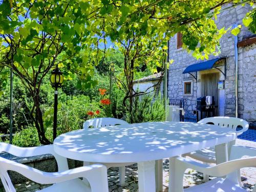 Sessano del Molise House | Casa rustica con terrazza e barbecue