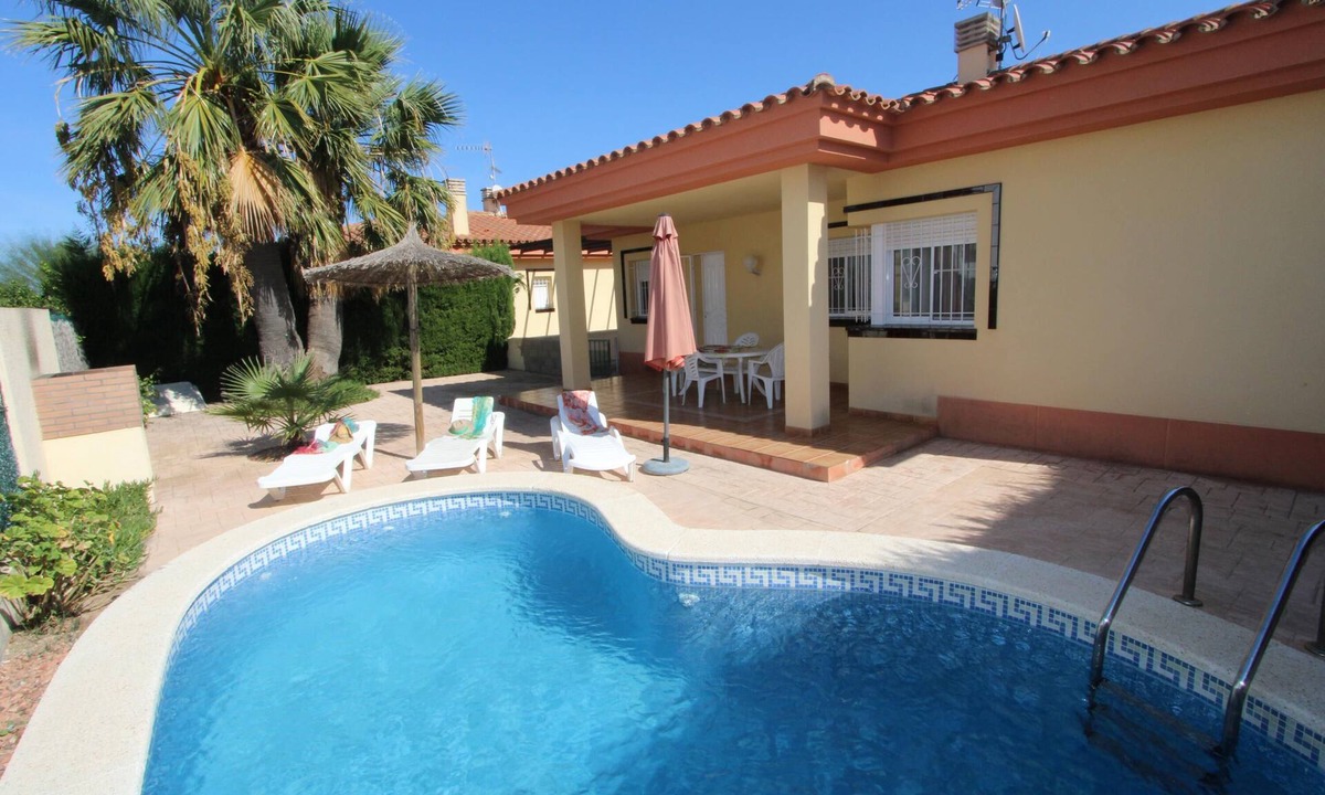 Riumar House | CASA SANDRA,Ideal house for your holidays near the sea, free wifi, air conditioning option, private pool, pets allowed, dog’s beach