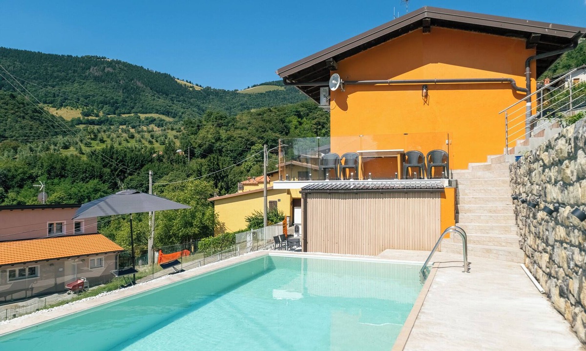 Parzanica Villa | Casa Santari - Two Bedroom Villa, Sleeps 6