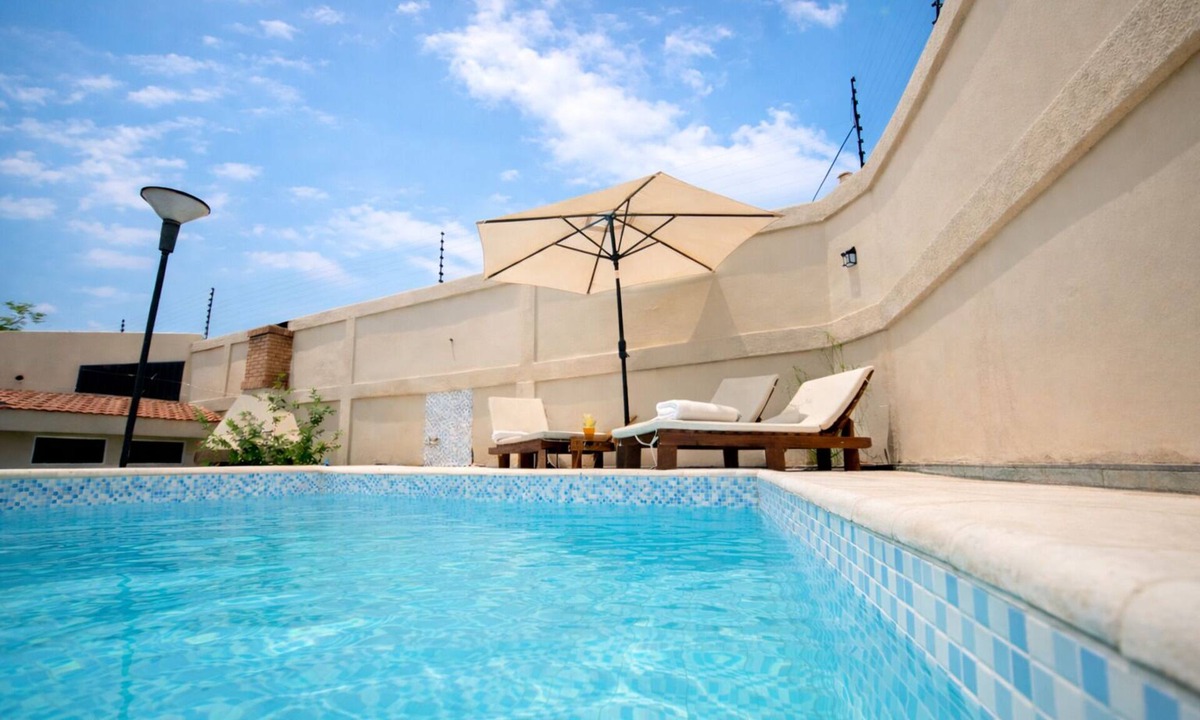 Guaymallen House | Casa Syrah: Lodging with parking, games room and swimming pool.