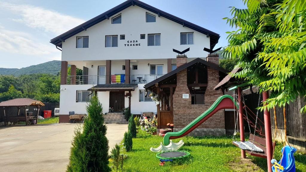 Calimanesti House | Casa Trache