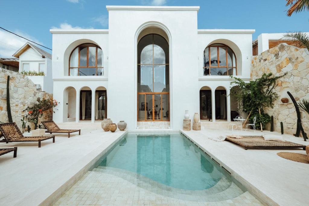 Batu Bolong Hotel | Casa Viamo