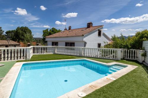Navaluenga House | Casa Viria