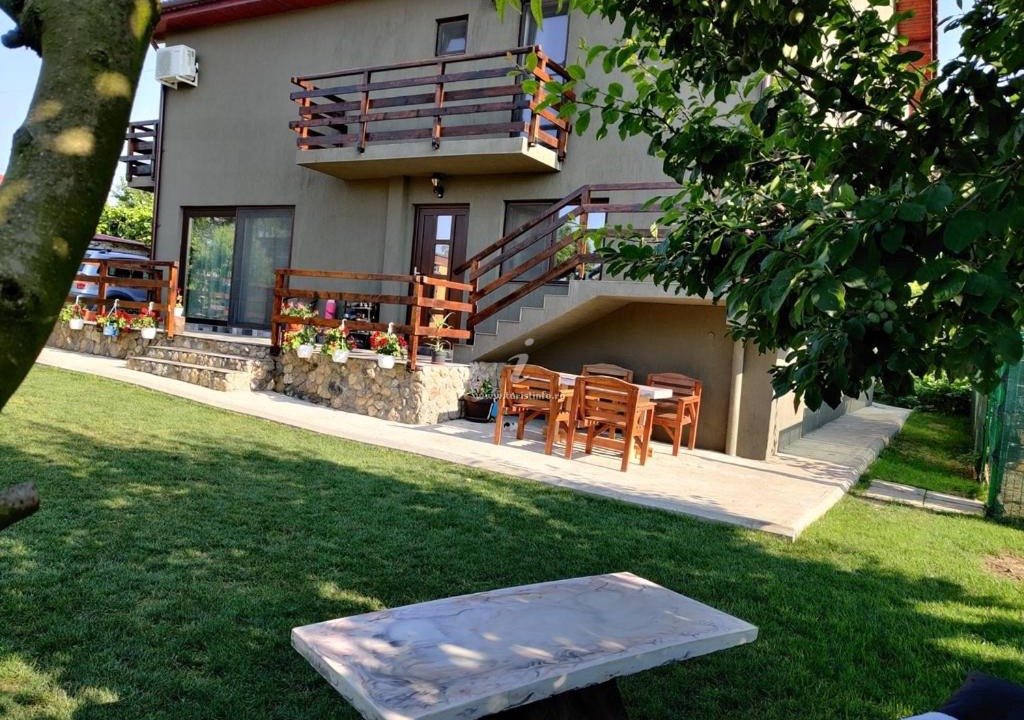 Douazeci si Trei August House | Casa Vlad