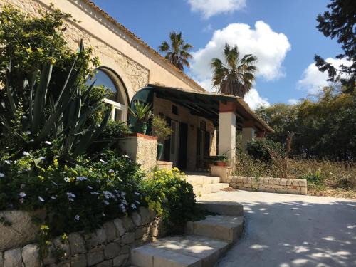 Caucana-finaiti-casuzze-finaiti Nord Villa | Casale Vignazze - villa in campagna ideale per 8-10 persone a 500 m dalla spiaggia di Punta Secca